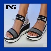 Sandale compensée en noir et blanc pour Néro Giardini 😎😎😎
#spring2022 #womenshoes #onadore #newcollection #sandales #shoesaddict #shoesstyle #lifestyle 
NeroGiardini
www.balka.fr